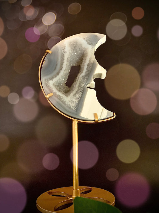 Agate Moon Carving (Medium)