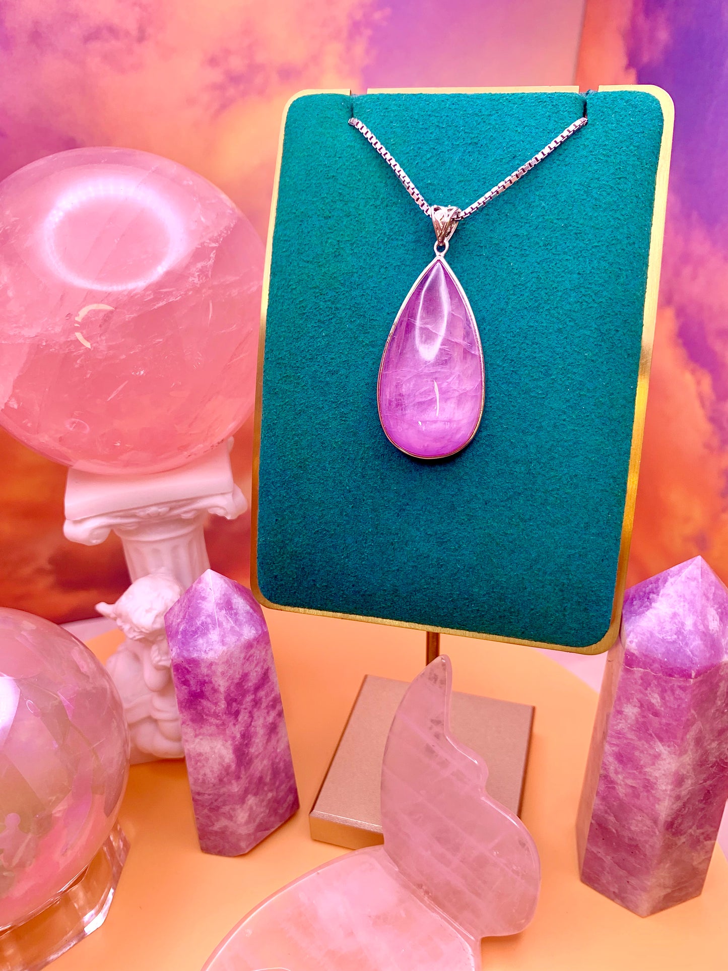 Gemmy Kunzite Pendant set in Sterling Silver