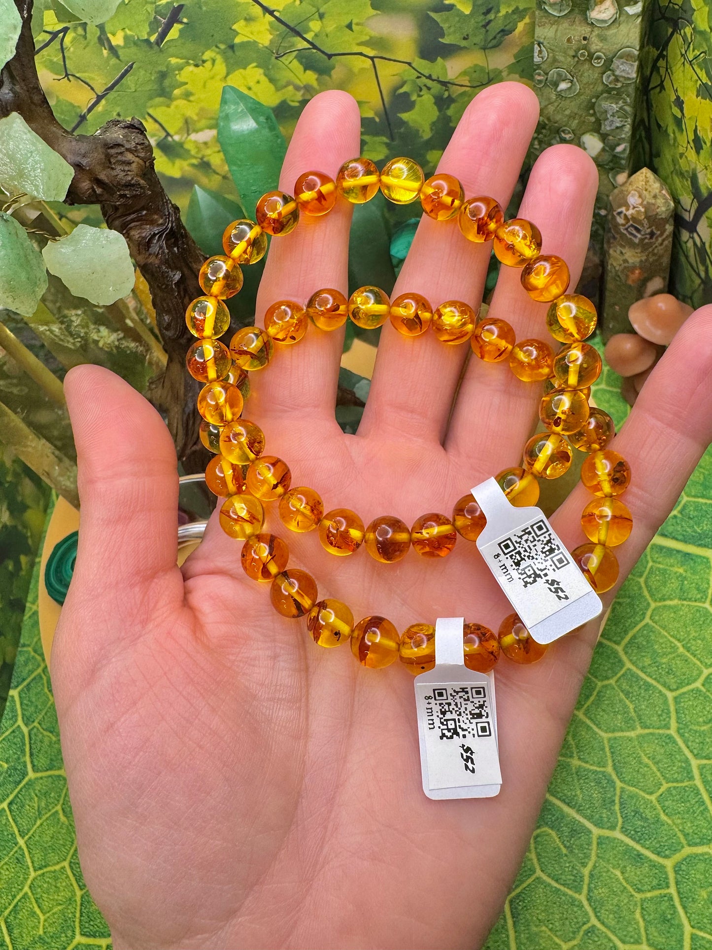 Flower Amber Round Bead Bracelet (8+mm)